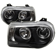 Load image into Gallery viewer, Spyder Auto 5009135 (Spyder Signature) Projector Headlights - LED Halo - Black