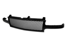 Load image into Gallery viewer, Armordillo USA 7147362 2000-2006 Chevy Suburban Mesh Style Front Grille (Black)