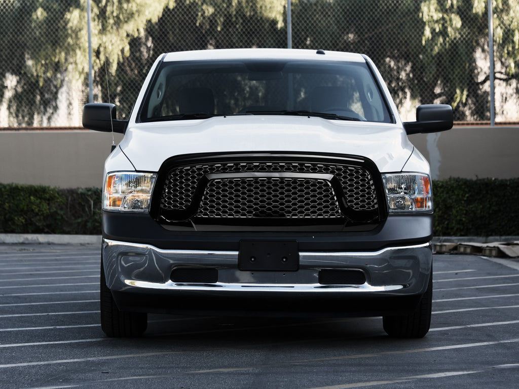 Armordillo USA 7161429 2013-2018 Dodge Ram 1500 OE Style Grille - Gloss Black.