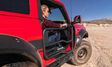 Load image into Gallery viewer, BWRbw_pocketstyle_flares_fordbronco_2dr_lifestyle_side_20965-02.jpg