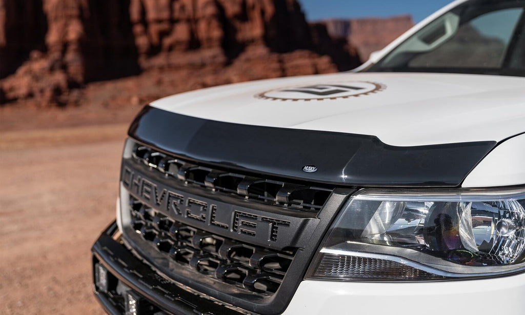 HKY_Aeroskin_smoke_18colorado_white_close_lifestyle_2842113.jpg