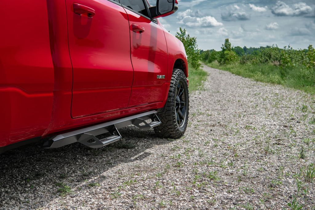 NFBn-fab-predator-pro-2019-ram-1500-red-lifestyle-01.jpg