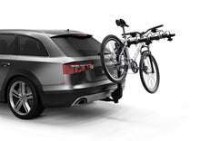 Load image into Gallery viewer, Thule_Camber_4b_9056_InUse_OC.jpg