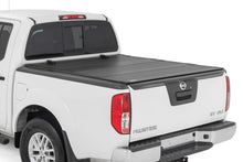 Load image into Gallery viewer, Hard Tri-Fold Flip Up Bed Cover | 5' Bed | Nissan Frontier 2WD/4WD (05-21)
