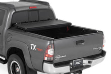 Load image into Gallery viewer, Hard Low Profile Bed Cover | 5' Bed | Toyota Tacoma 2WD/4WD (05-15)