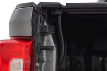 Load image into Gallery viewer, Manual Retractable Bed Cover | 6'10" Bed | Ford F-250/F-350 Super Duty (17-26)