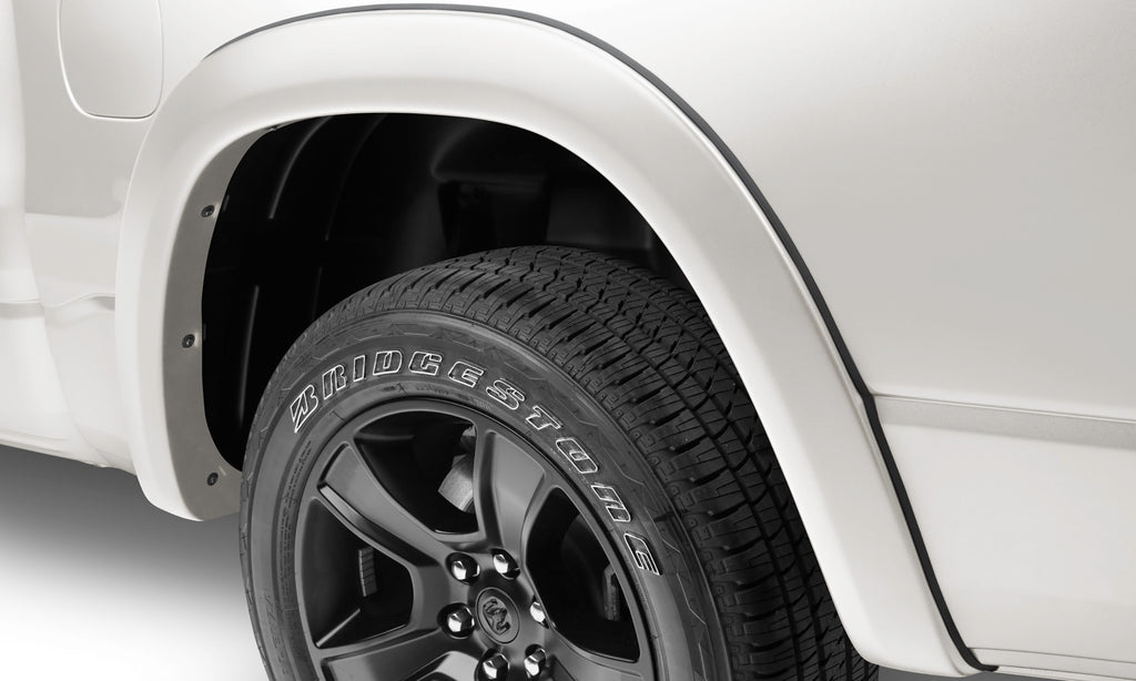 bw_OEflares_19-21ram1500_ivryPearlTriCoat_rear_50928-25.jpg