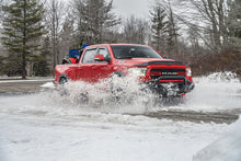 Load image into Gallery viewer, husky-aeroskin-II-textured-blk-Ram-Lifestyle-2830163-01.jpg