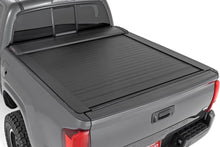 Load image into Gallery viewer, Retractable Bed Cover | 5' Bed | Double Cab | Toyota Tacoma 2WD/4WD (16-23)